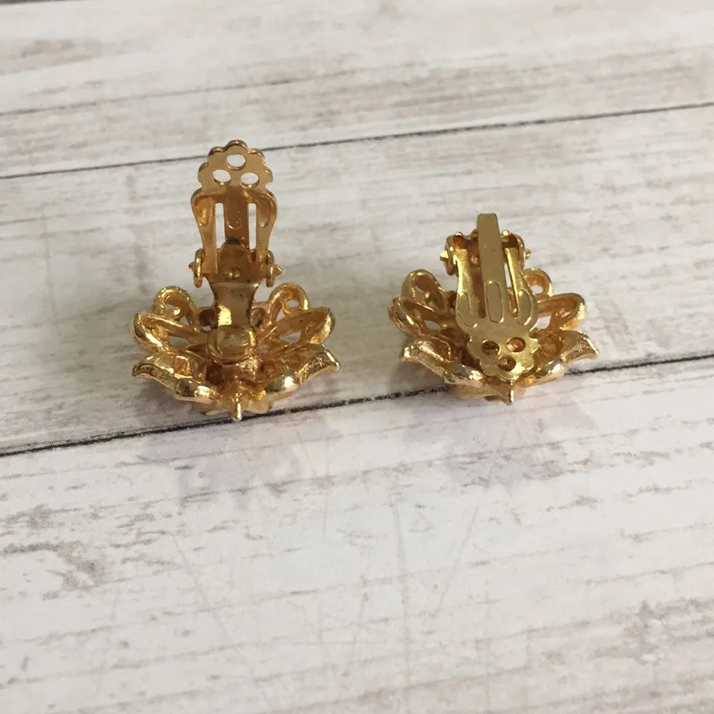 Vintage Clip On Earrings Gold Tone